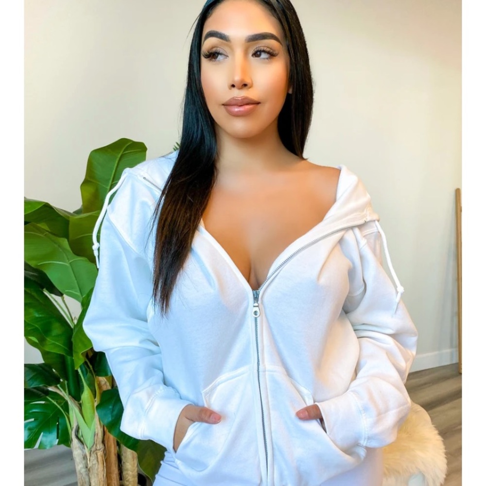 Laura’s Boutique Lexie Sweater (white)